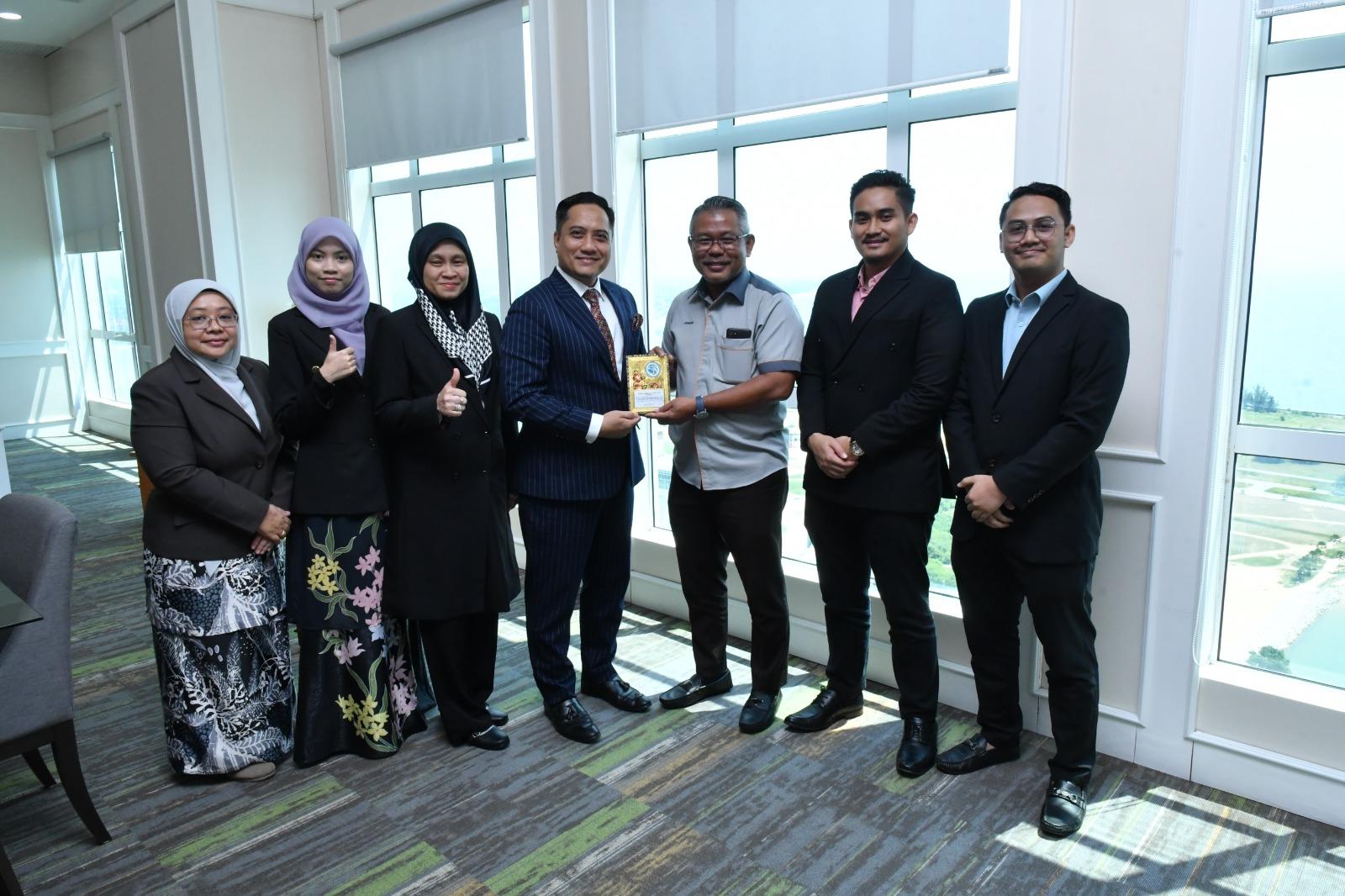 KUNJUNGAN HORMAT FARIZ HALIM & Co KE MBKT